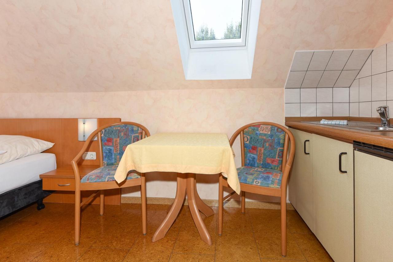 Hotel-Pension Altes Siel Bensersiel Eksteriør billede